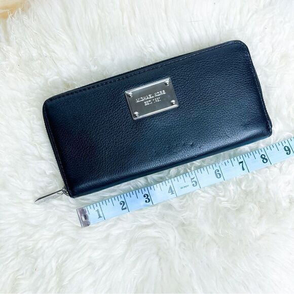 🍋 Michael Kors • Black Leather Zip Around Wallet w/Inner Separations for Cards - Picture 7 of 9